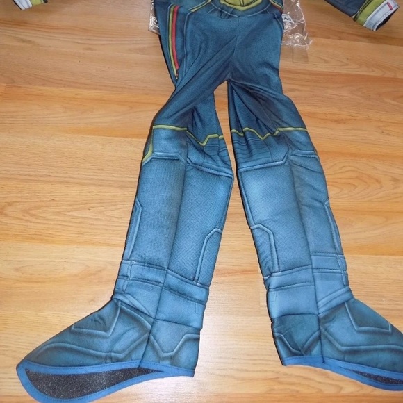 Size Small 4-6 Marvel Ant-Man and The Wasp "WASP" Halloween Costume with Wings - Picture 3 of 6